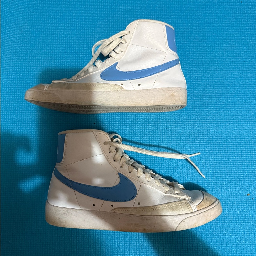 Nike White and Blue Sneakers